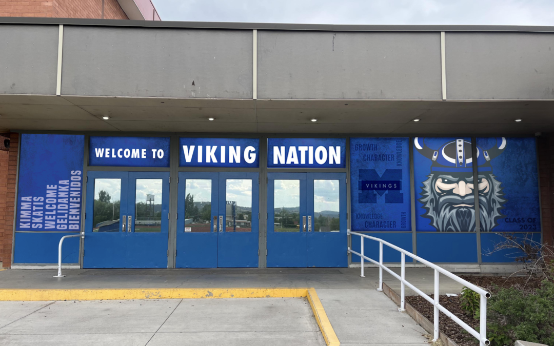 Mazama’s New “Welcome” Sign Includes Klamath Tribal Languages – A First for the School 